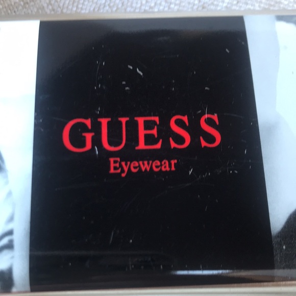 Guess Eyewear Metal Case - Picture 5 of 7
